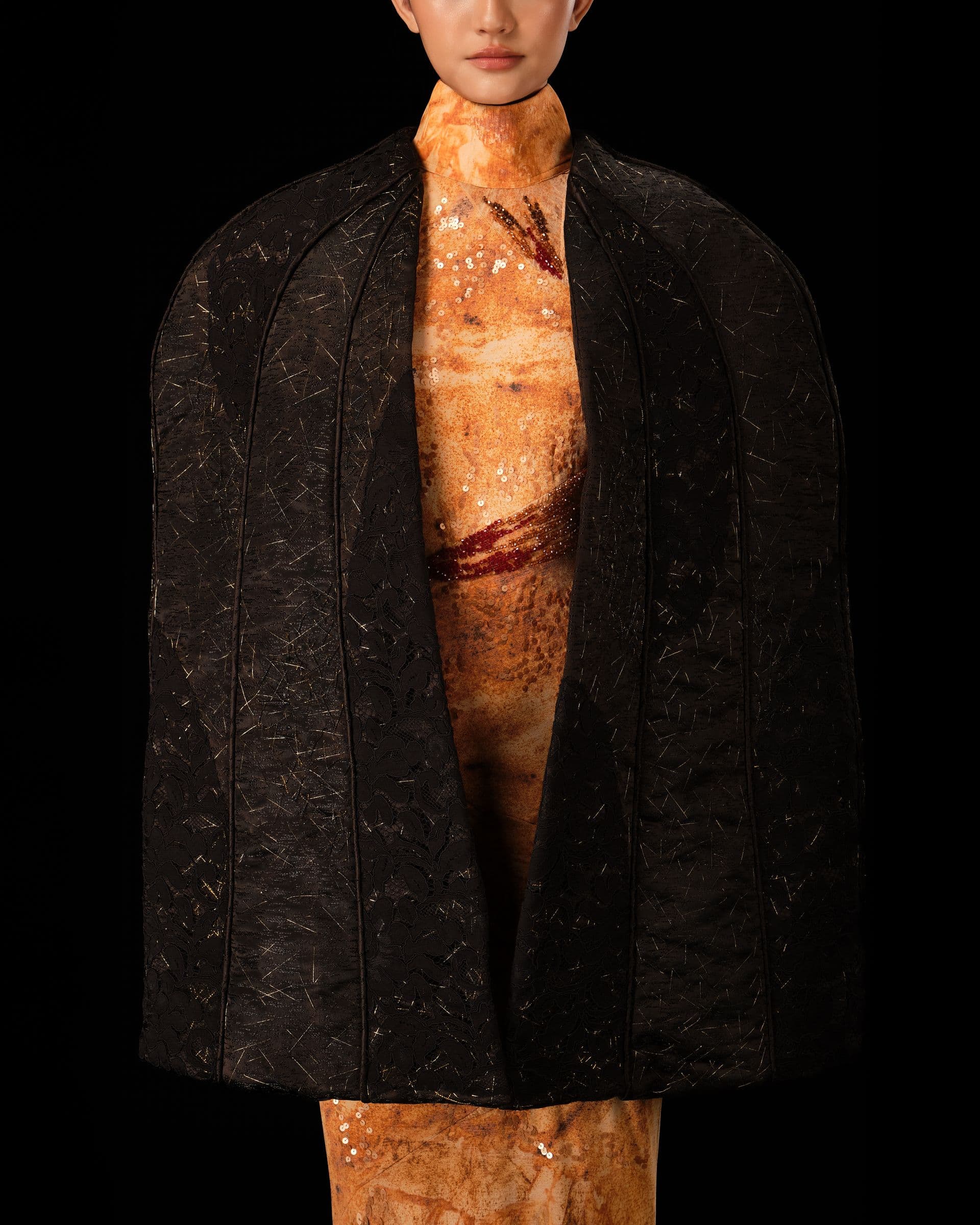 Look 01 — Áo Cape